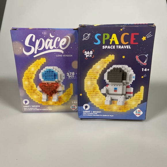 New in box light-up astronaut building block set - Picture 1 of 6